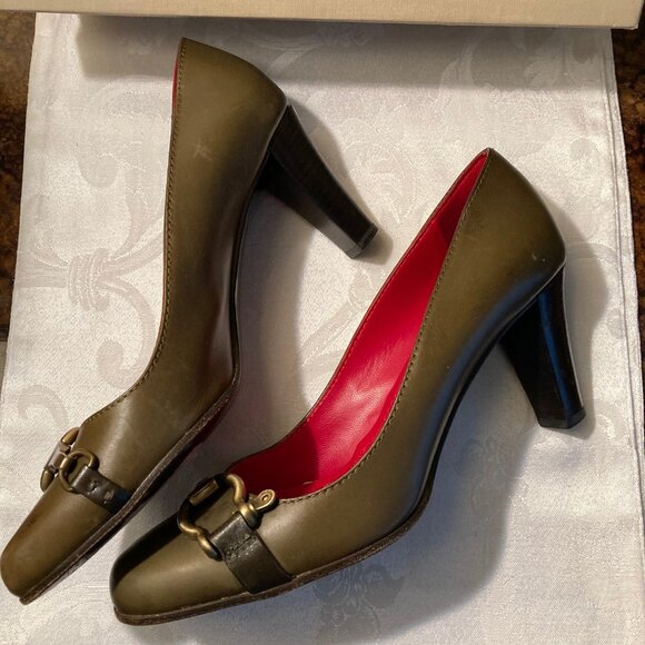 BURBERRY Authentic BURBERRY Classic Gold PROSUM Womens Pumps & BURBERRY Box - Picture 4 of 10